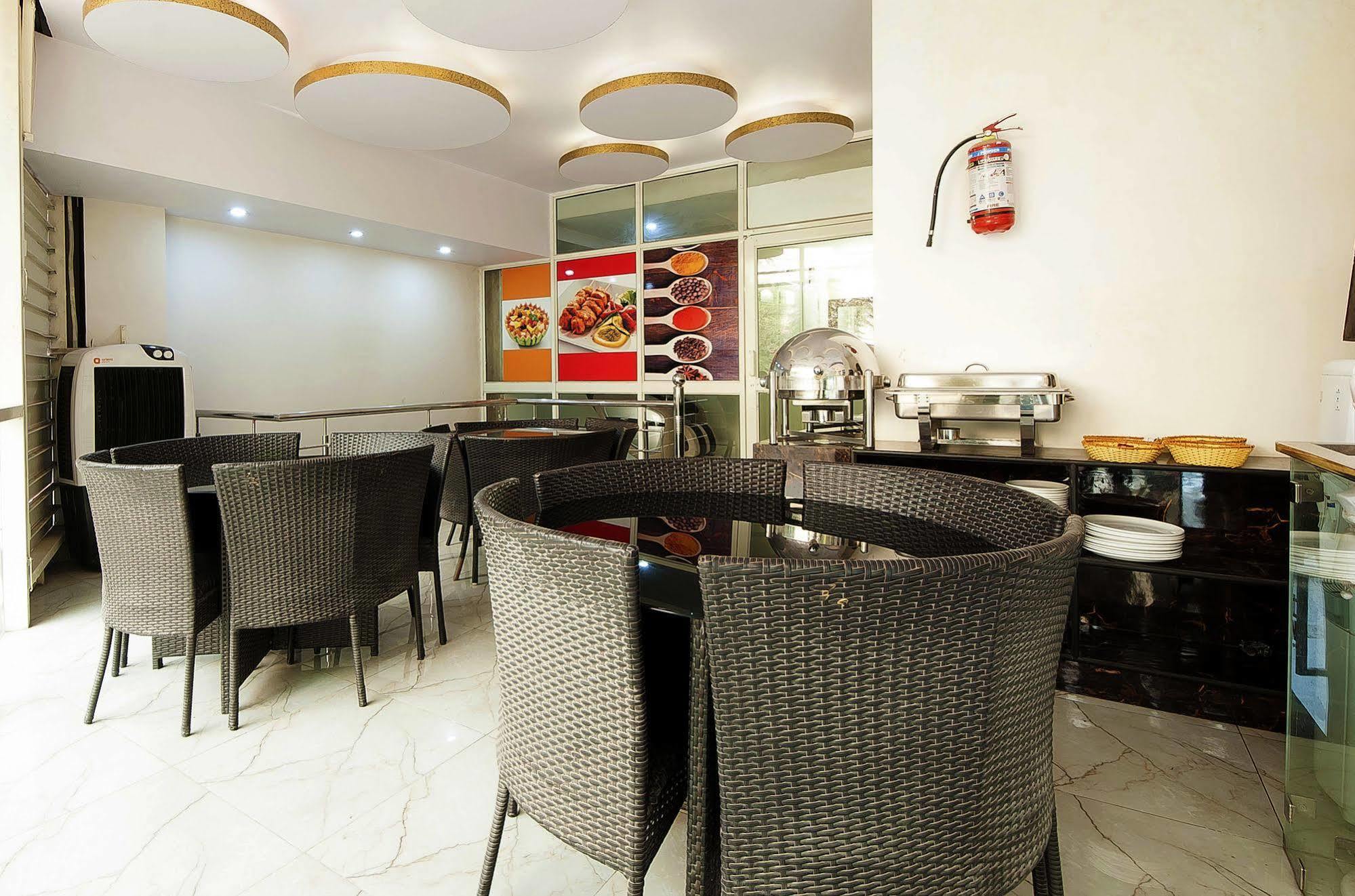Hotel Airport Inn Yeni Delhi Dış mekan fotoğraf