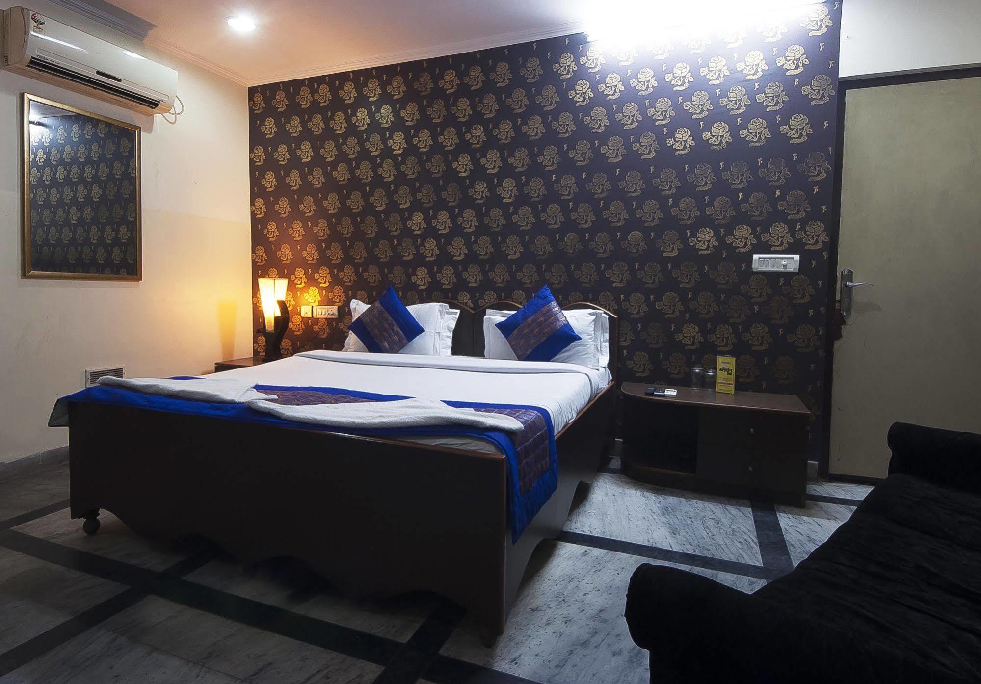 Hotel Airport Inn Yeni Delhi Dış mekan fotoğraf